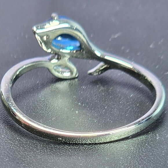 Leaf Design Ring With Blue and White CZ Accents Size 9.75 (NWOT) - Picture 4 of 6